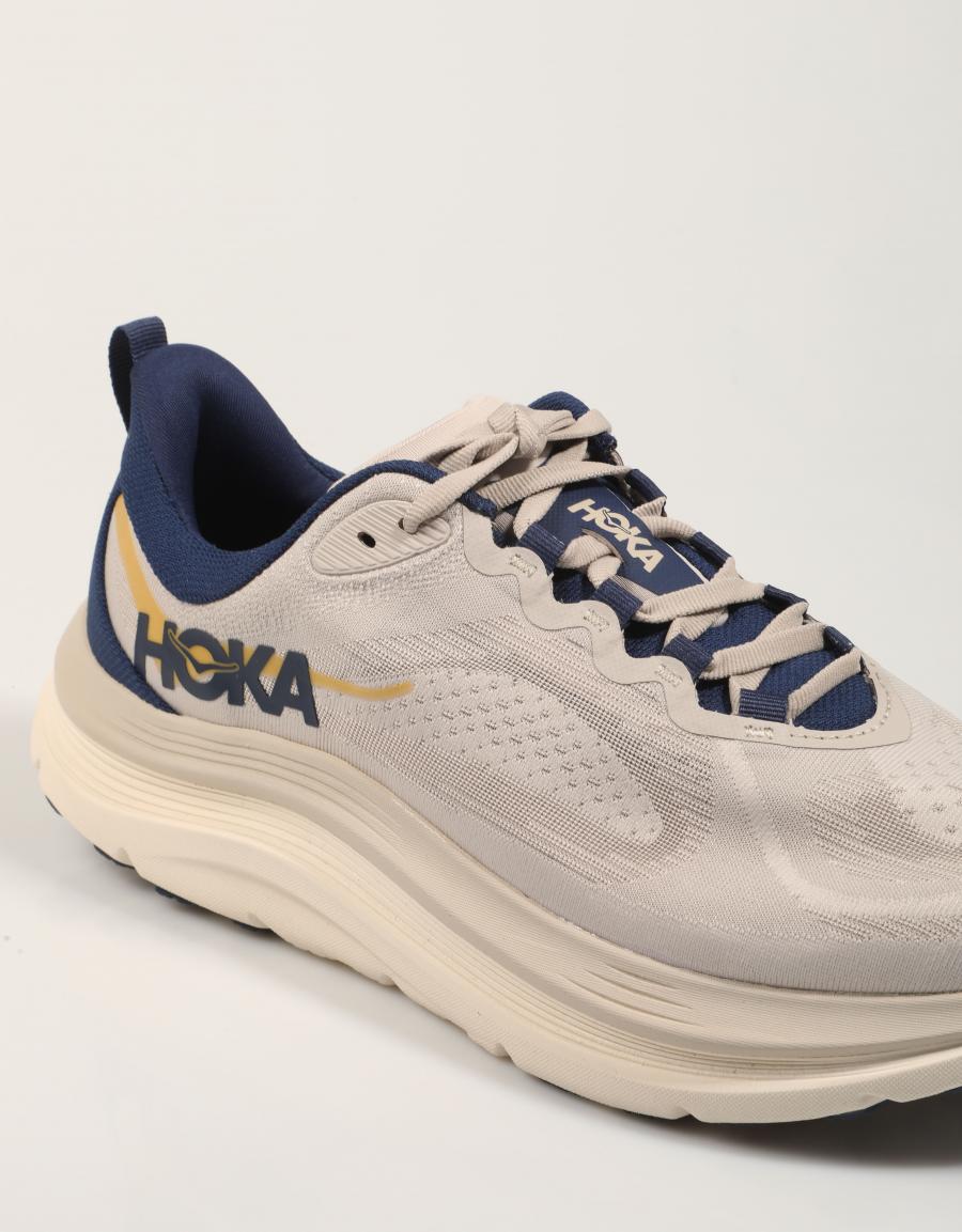 ZAPATILLAS HOKA KAWANA 3 en color Beige