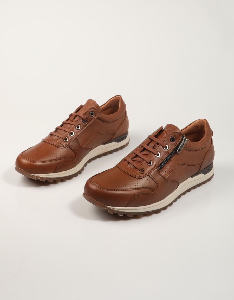 ZAPATILLAS KANGAROOS  en color Cuero