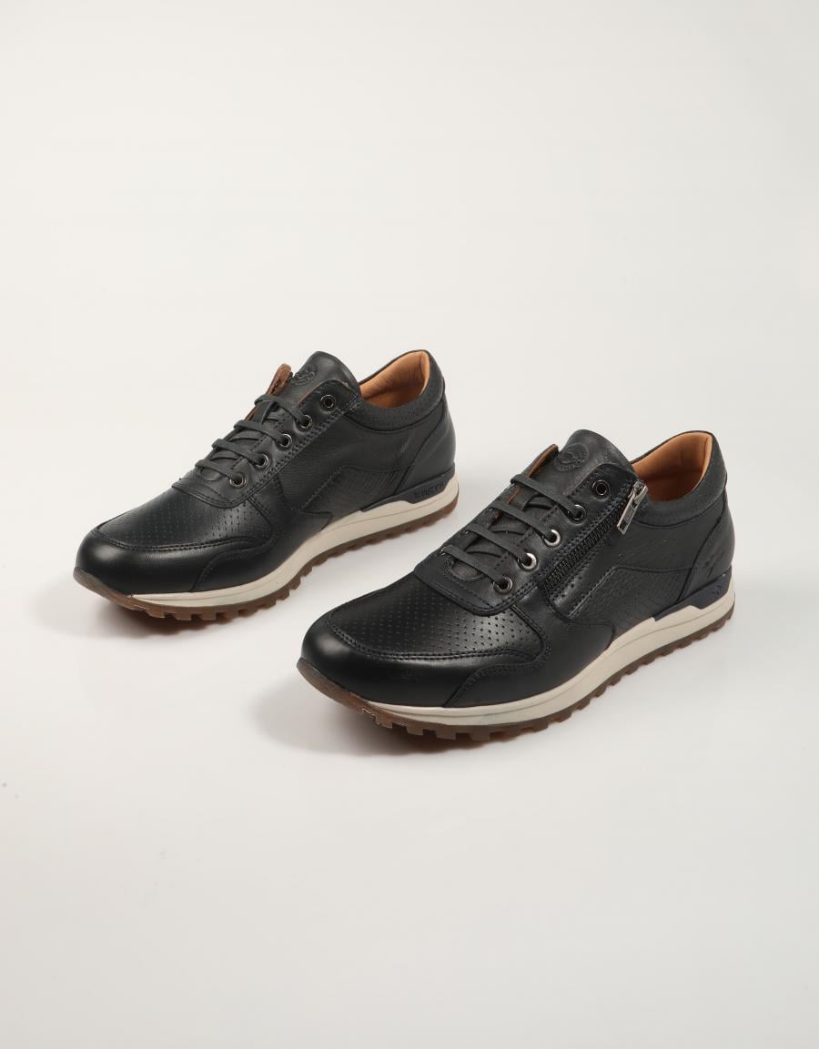 ZAPATILLAS KANGAROOS  en color Azul marino