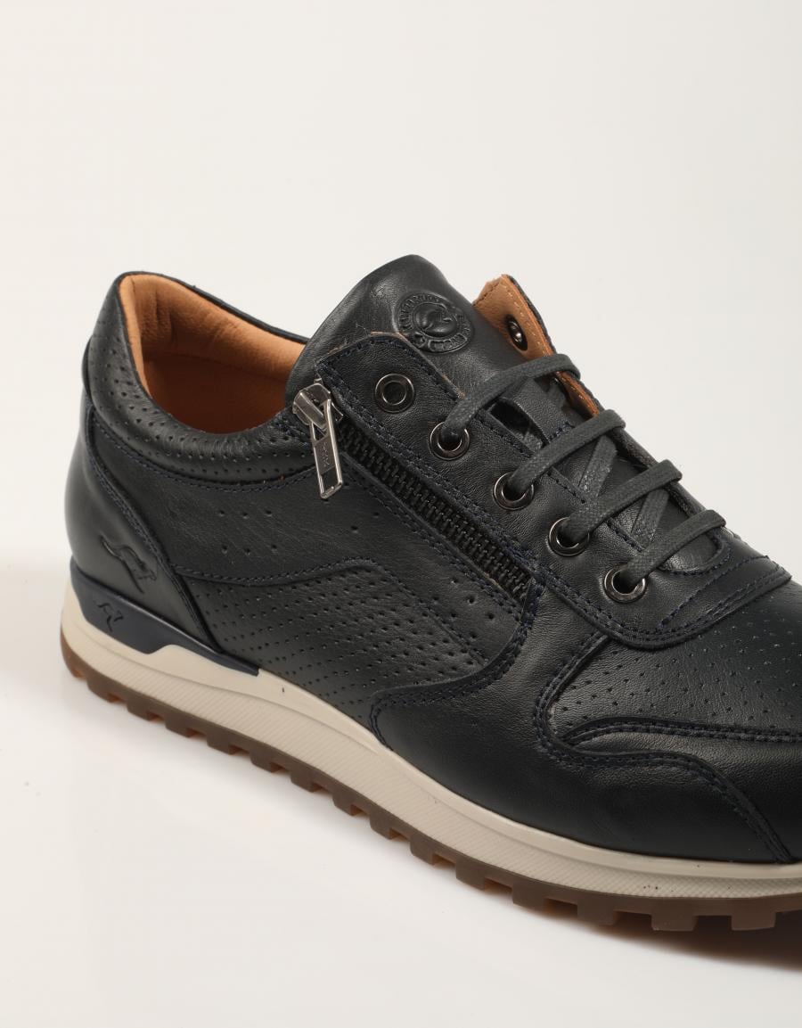 ZAPATILLAS KANGAROOS  en color Azul marino