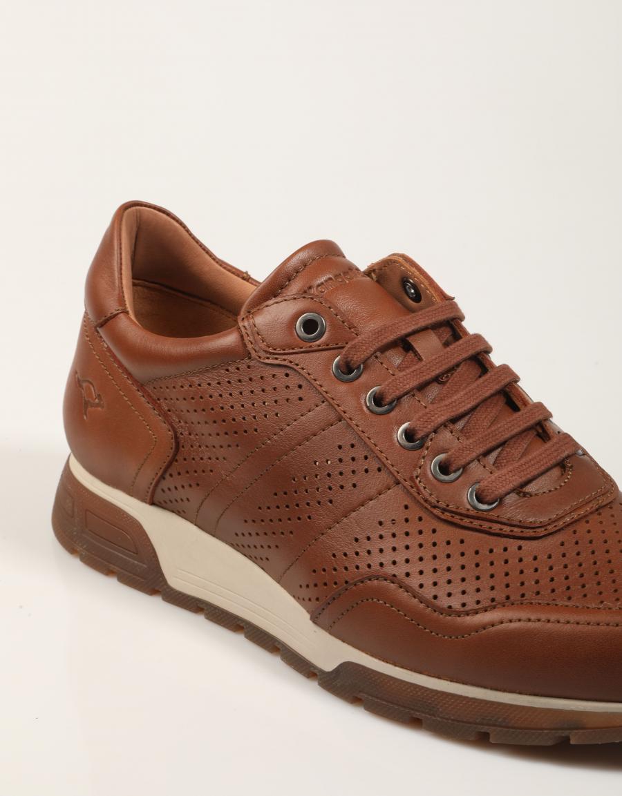 ZAPATILLAS KANGAROOS  en color Cuero