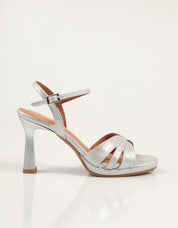 SANDALIAS REBECCA HOPE SANDALIA PLATA en color Plata