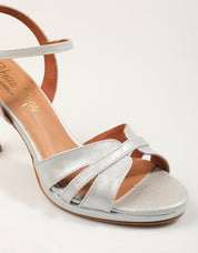 SANDALIAS REBECCA HOPE SANDALIA PLATA en color Plata