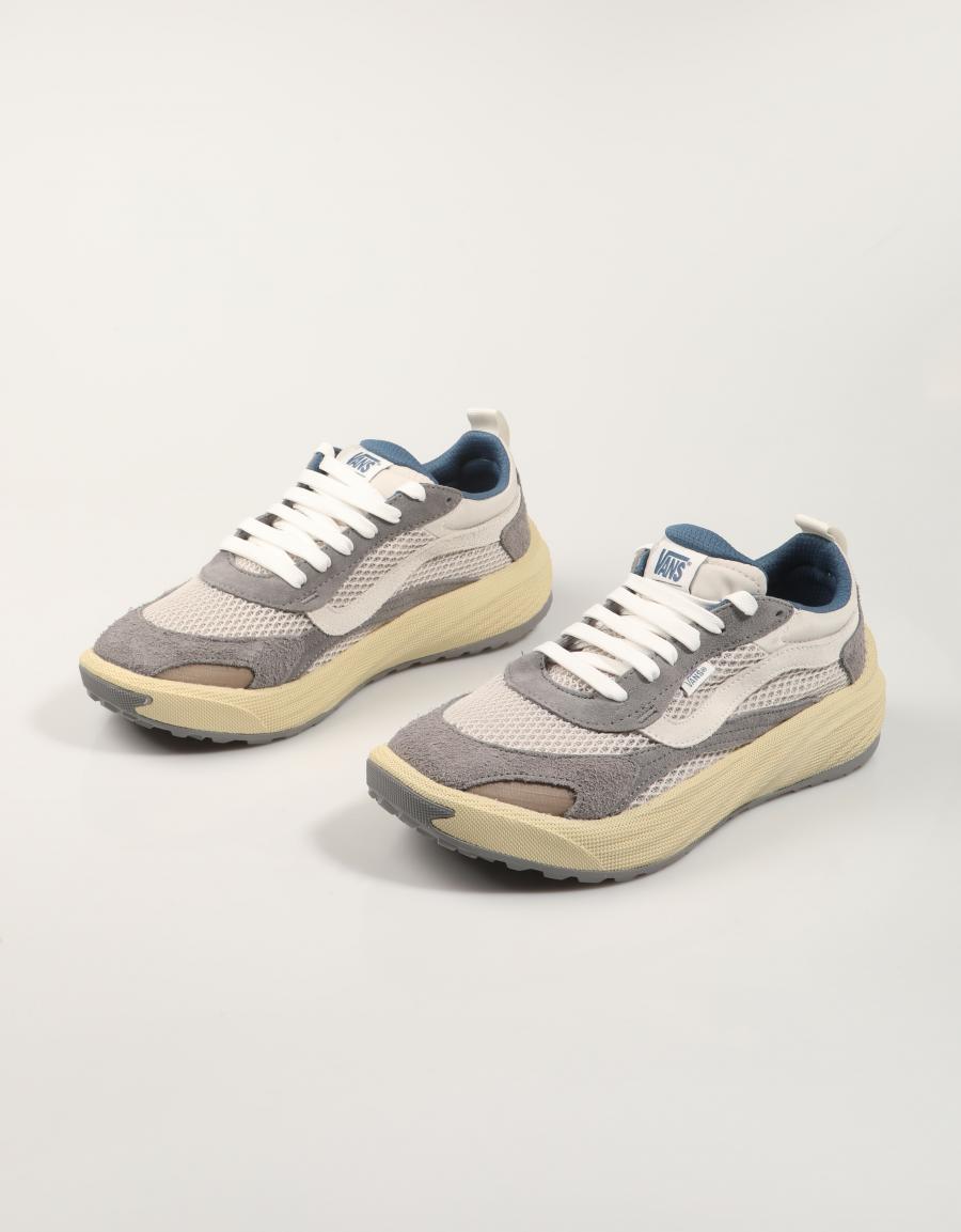 ZAPATILLAS VANS ULTRARANGE en color Beige