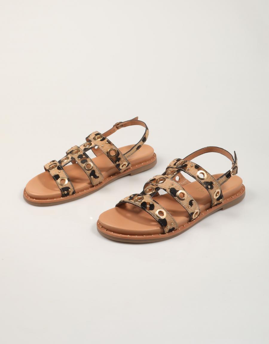 SANDALIAS CARMELA SANDALIA PIEL LEOPARDO en color Marron