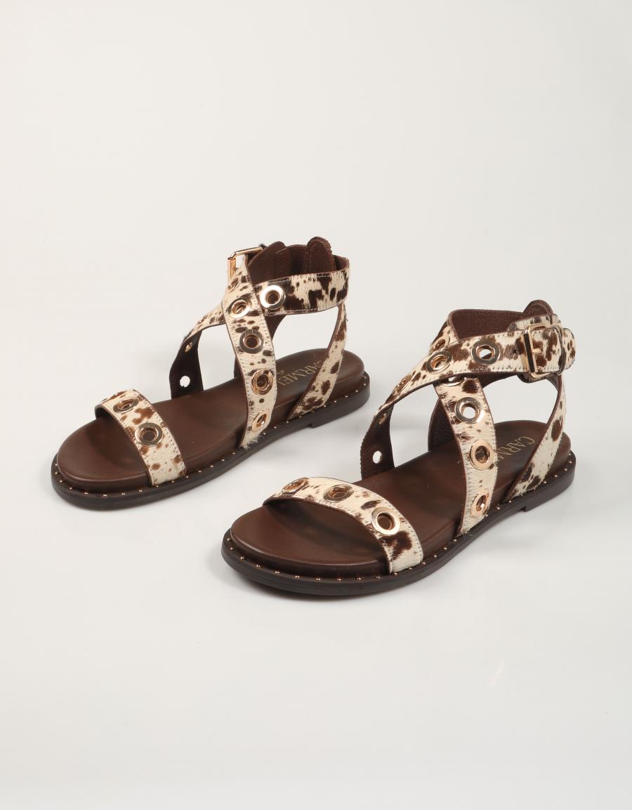 SANDALIAS CARMELA SANDALIA ARANDELAS PIEL COW en color Multicolor