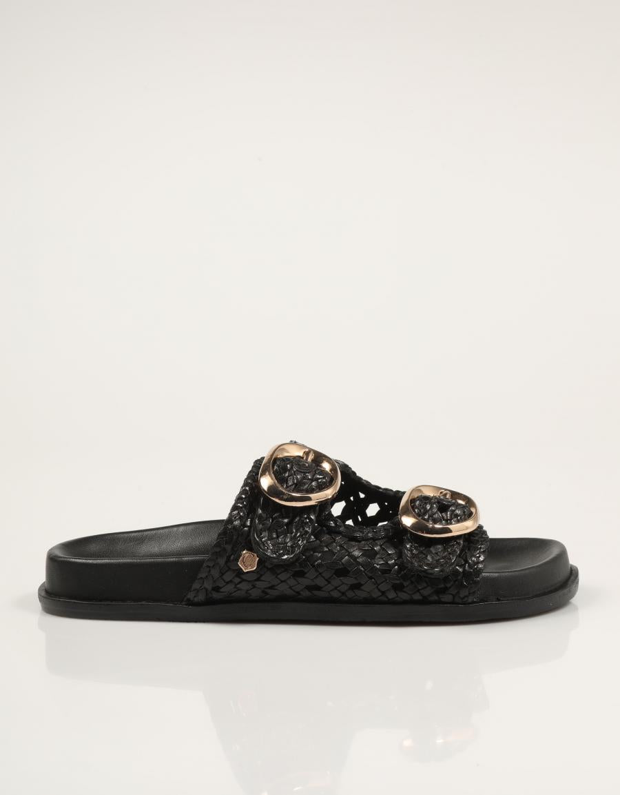 SANDALIAS CARMELA BIO TRENZADO NEGRO en color Negro