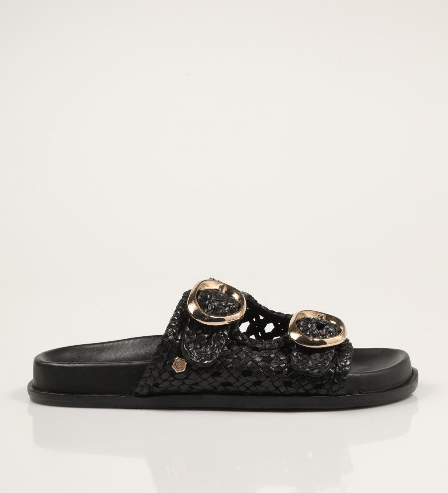 SANDALIAS CARMELA BIO TRENZADO NEGRO en color Negro
