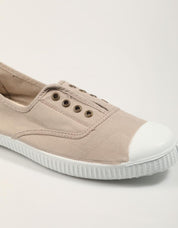ZAPATILLAS VICTORIA 106623 INGLESA en color Beige