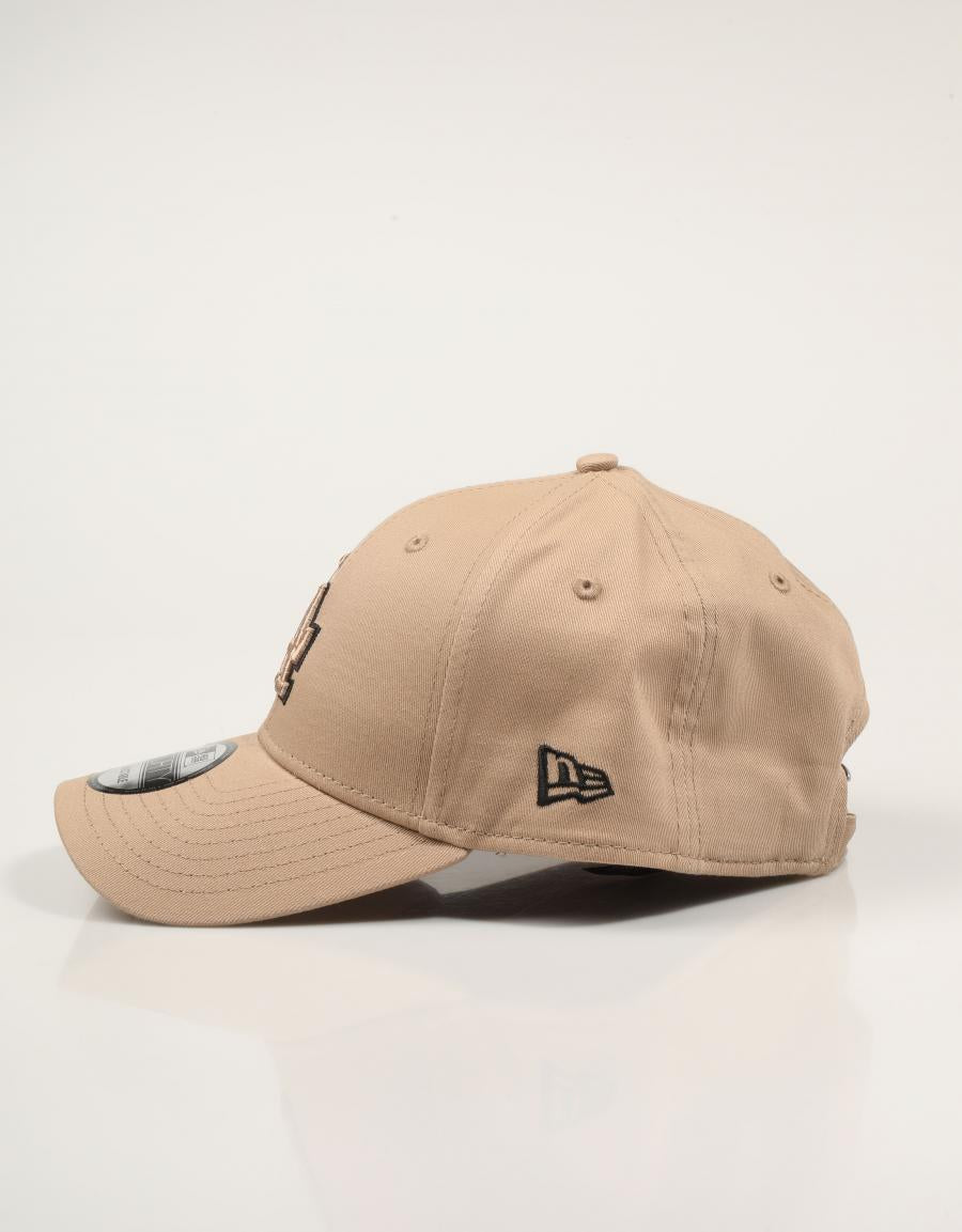 GORRA NEW ERA OUTLINE 9FORTY en color Beige