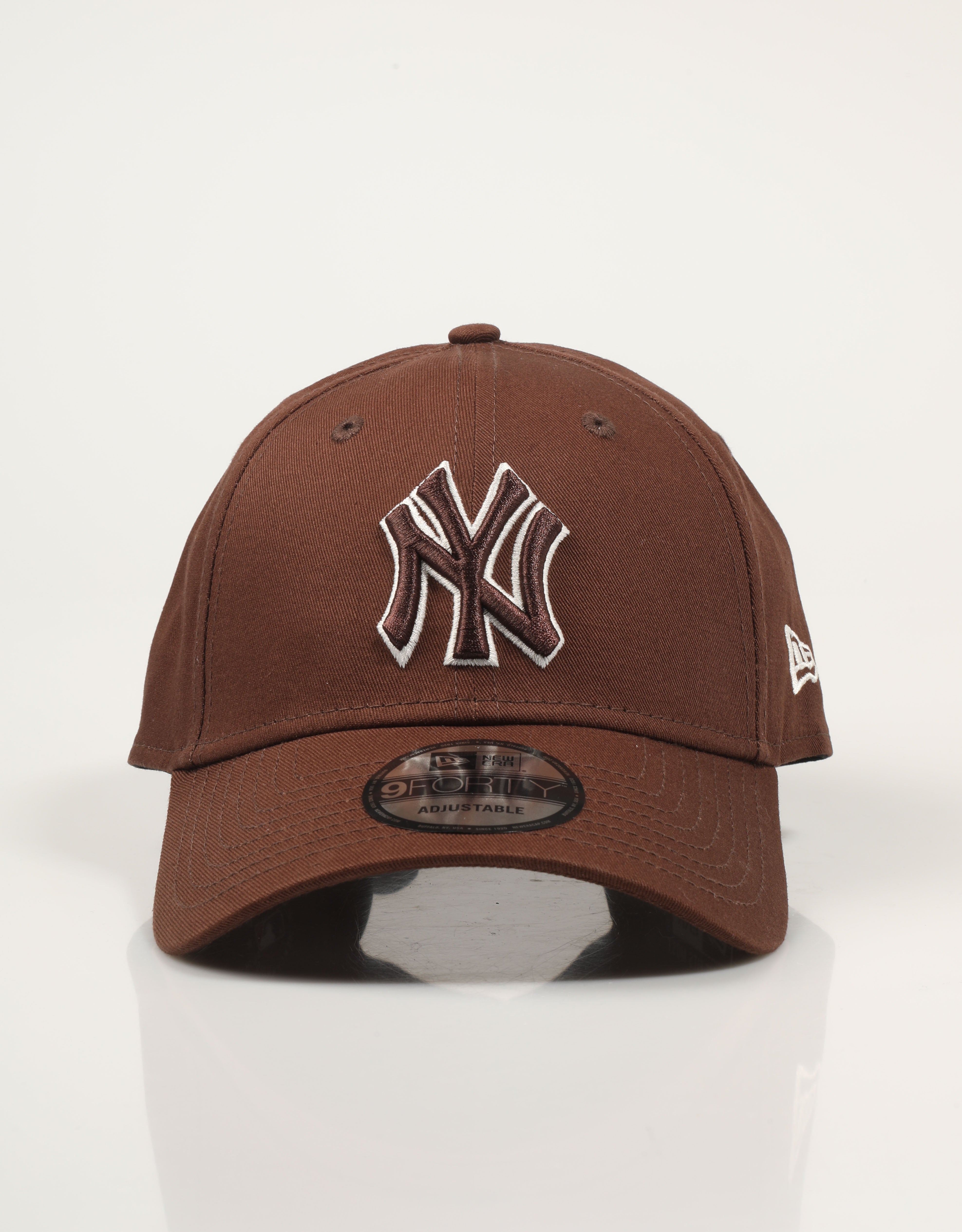 GORRA NEW ERA OUTLINE 9FORTY en color Marron
