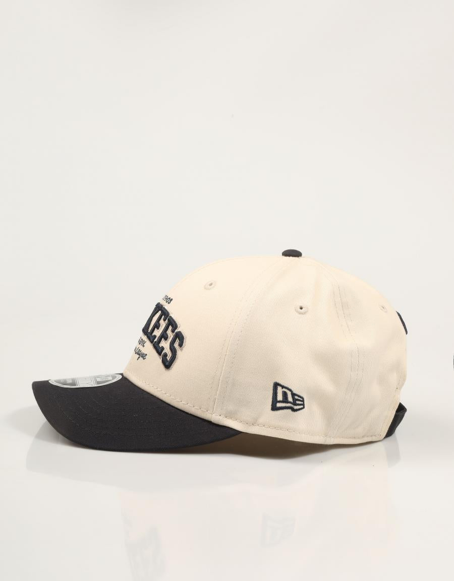 GORRA NEW ERA WORDMARK 9FORTY MC en color Beige