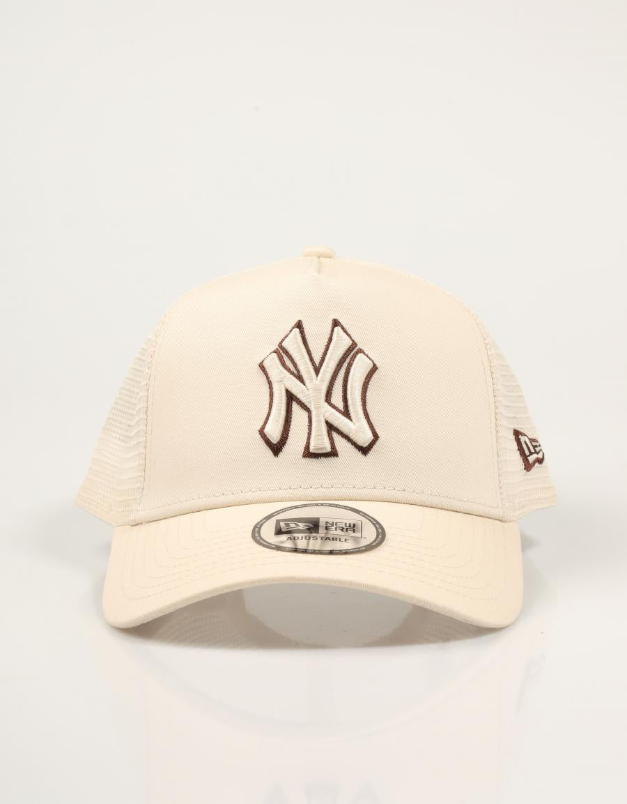 GORRA NEW ERA OUTLINE TRUCKER en color Beige