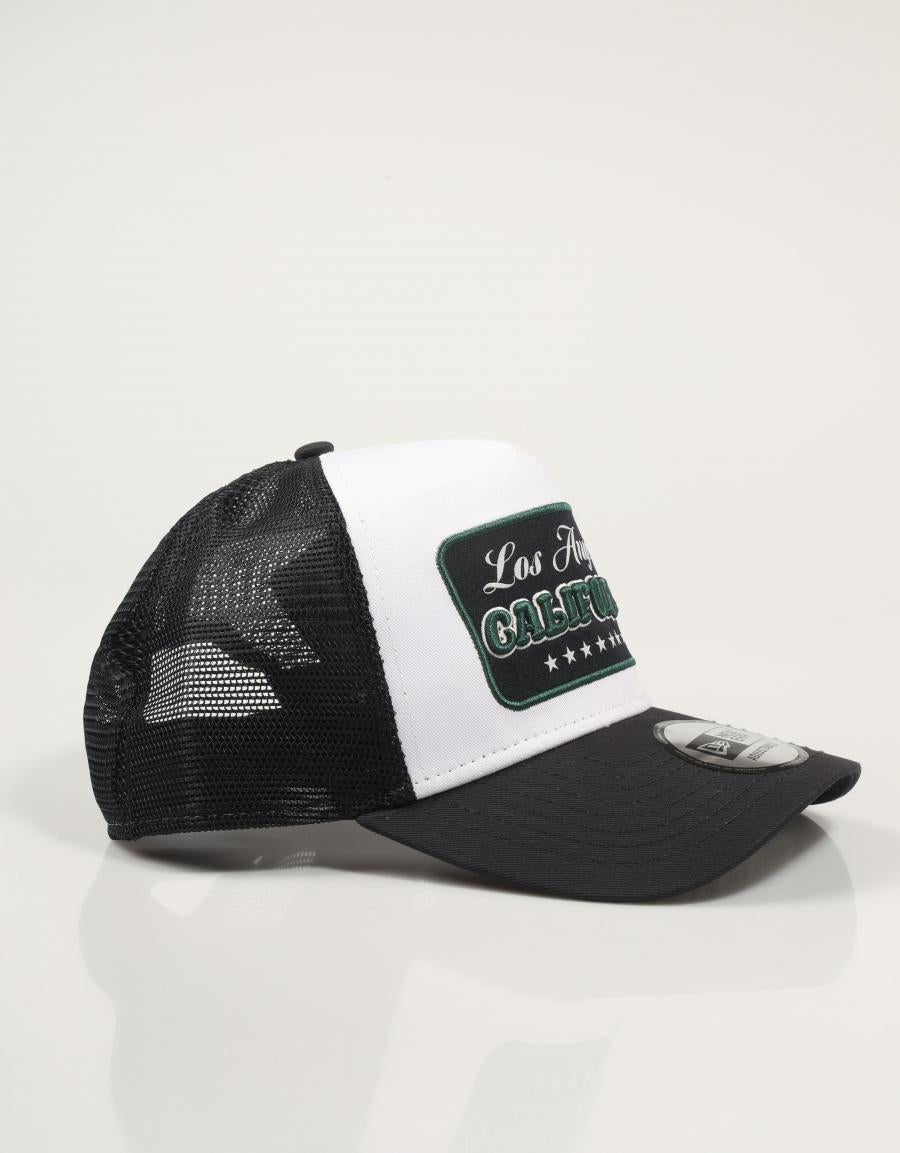 GORRA NEW ERA LOCATION PATCH TRUCKER en color Blanco