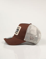 GORRA NEW ERA PATCH TRUCKER en color Marron