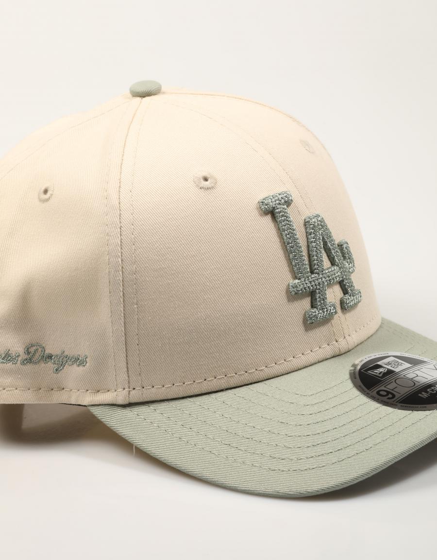 GORRA NEW ERA 9FORTY MC LTCEVG 60856244 en color Beige