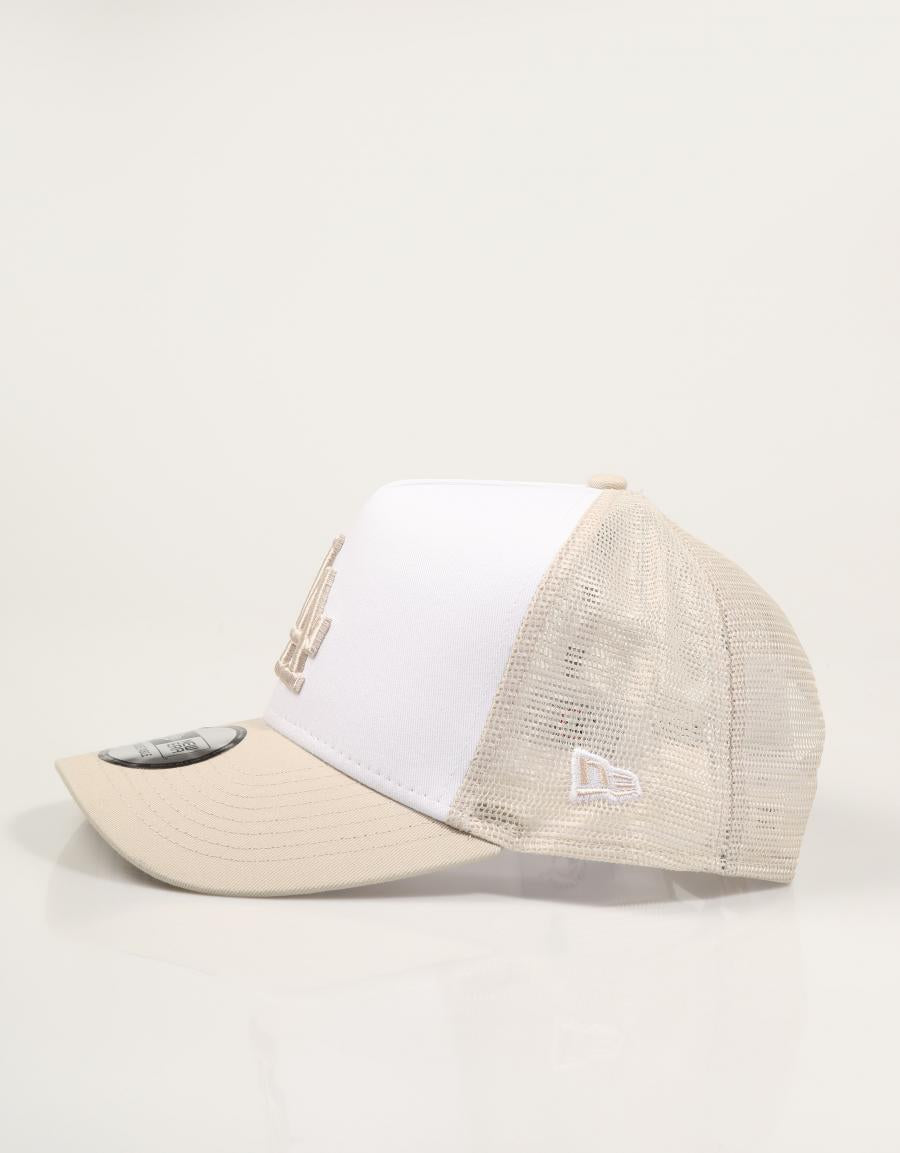 GORRA NEW ERA AFRAME TRUCKER STNWHI 60856266 en color Beige