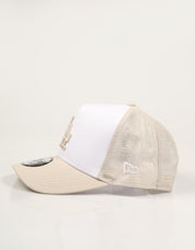 GORRA NEW ERA AFRAME TRUCKER STNWHI 60856266 en color Beige