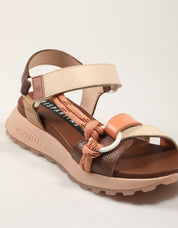 SANDALIAS HISPANITAS SANDALIA AVELLANA/CORAL/ALMOND en color Cuero