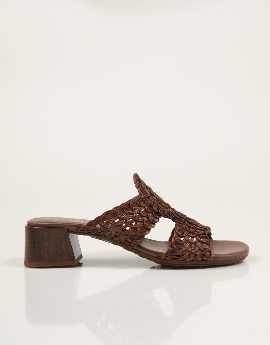 SANDALIAS HISPANITAS PALA CORDELA AVELLANA en color Marron