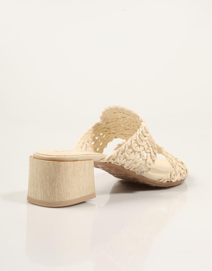 SANDALIAS HISPANITAS PALA CORDELA BUTTER en color Hielo