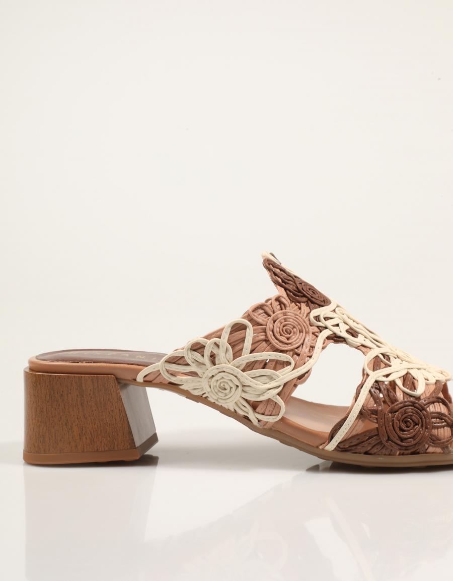 SANDALIAS HISPANITAS PALA GARDEN NATURALES en color Cuero