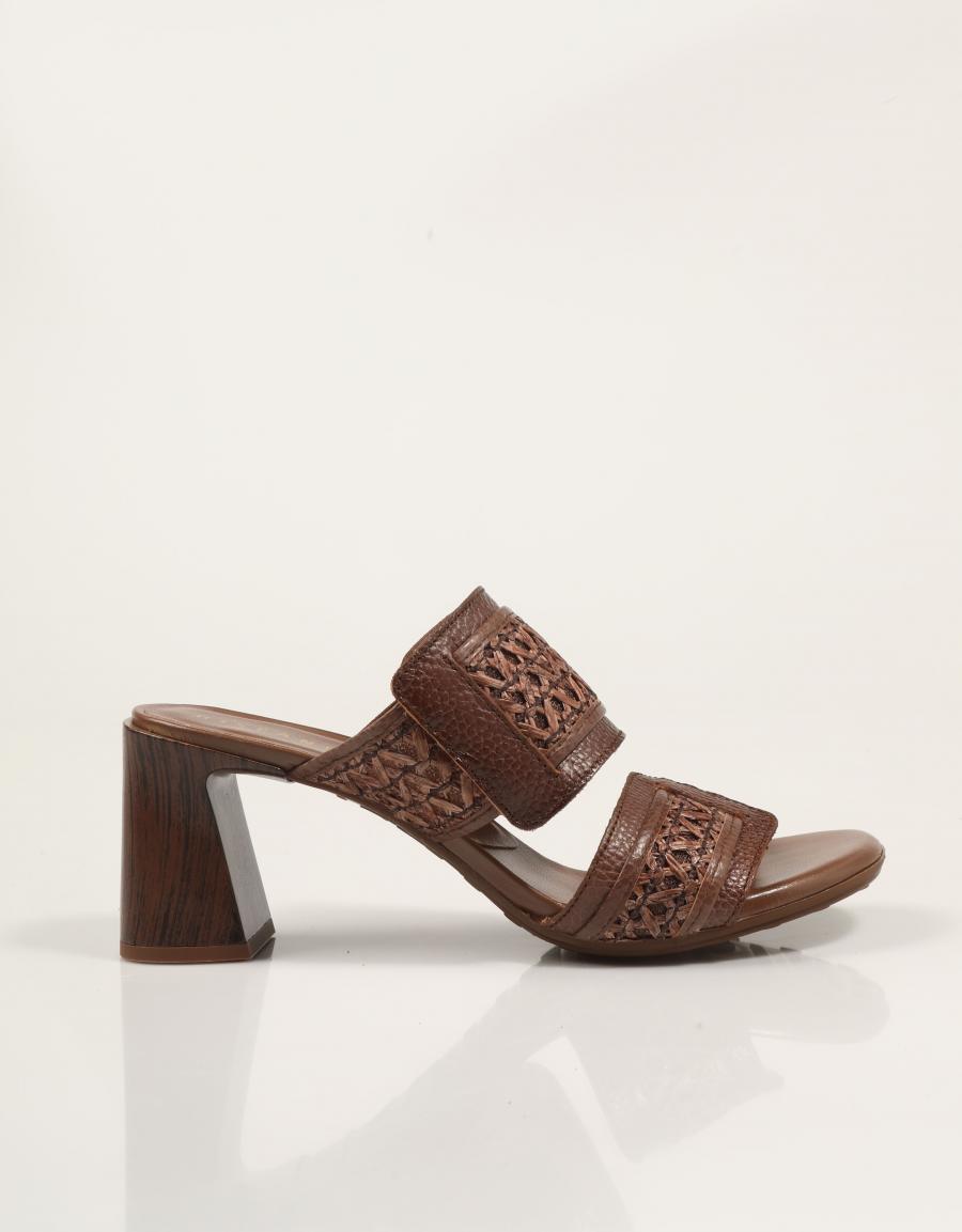 SANDALIAS HISPANITAS SANDALIA TACON AVELLANA en color Marron