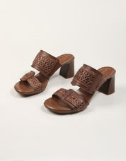 SANDALIAS HISPANITAS SANDALIA TACON AVELLANA en color Marron