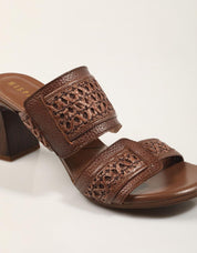SANDALIAS HISPANITAS SANDALIA TACON AVELLANA en color Marron