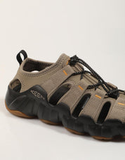 SANDALIAS KEEN 1030857 en color Beige