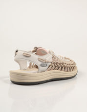 SANDALIAS KEEN 1032187 en color Beige