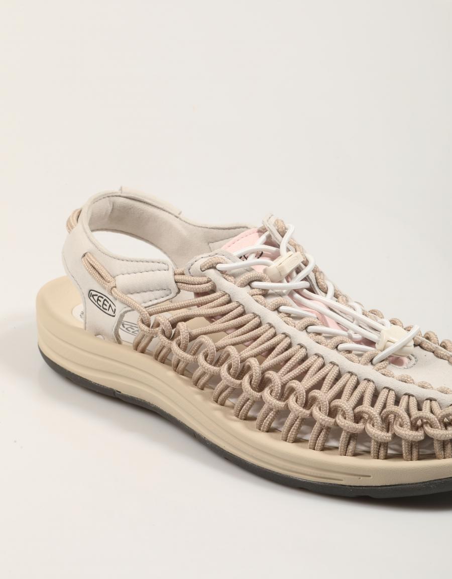SANDALIAS KEEN 1032187 en color Beige