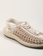 SANDALIAS KEEN 1032187 en color Beige