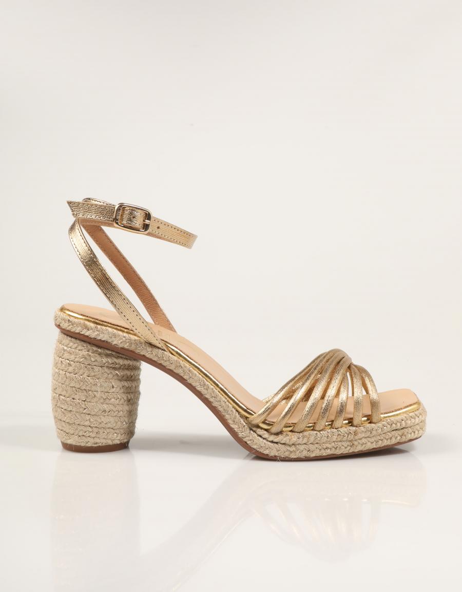 SANDALIAS GAIMO ISOLDE ODIN OPALO en color Oro