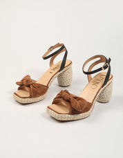 SANDALIAS GAIMO FENDA ANTE MARRON en color Marron