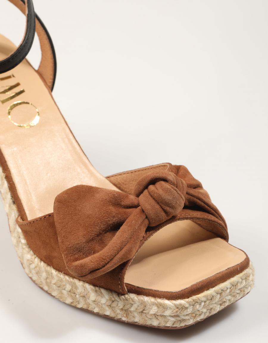 SANDALIAS GAIMO FENDA ANTE MARRON en color Marron