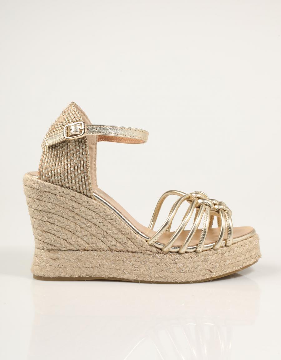 SANDALIAS GAIMO RUNE NAPA PLATINO en color Platino