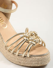 SANDALIAS GAIMO RUNE NAPA PLATINO en color Platino