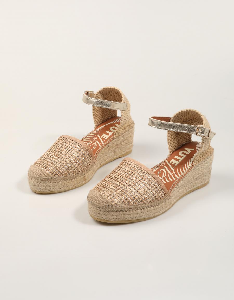 ALPARGATAS LUCIA VIGUERA VALENCIANA LEONOR ORO en color Beige