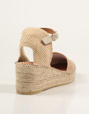 ALPARGATAS LUCIA VIGUERA VALENCIANA LEONOR ORO en color Beige