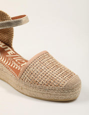 ALPARGATAS LUCIA VIGUERA VALENCIANA LEONOR ORO en color Beige