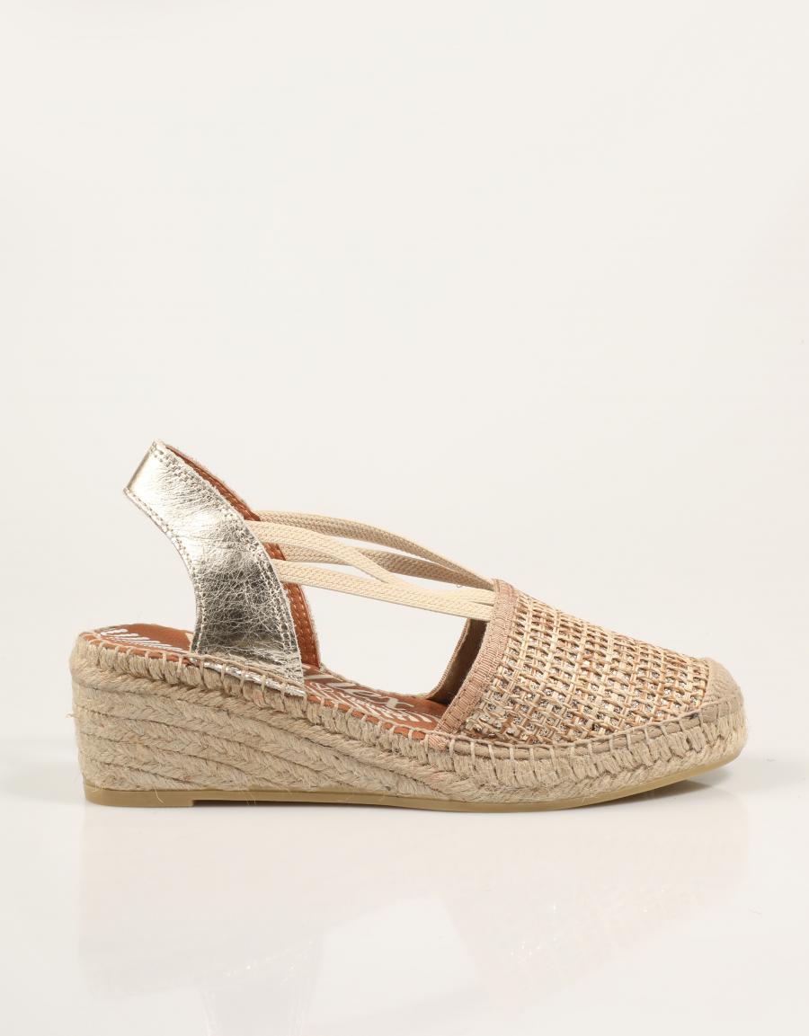 ALPARGATAS LUCIA VIGUERA VALENCIANA LEONOR ORO en color Beige