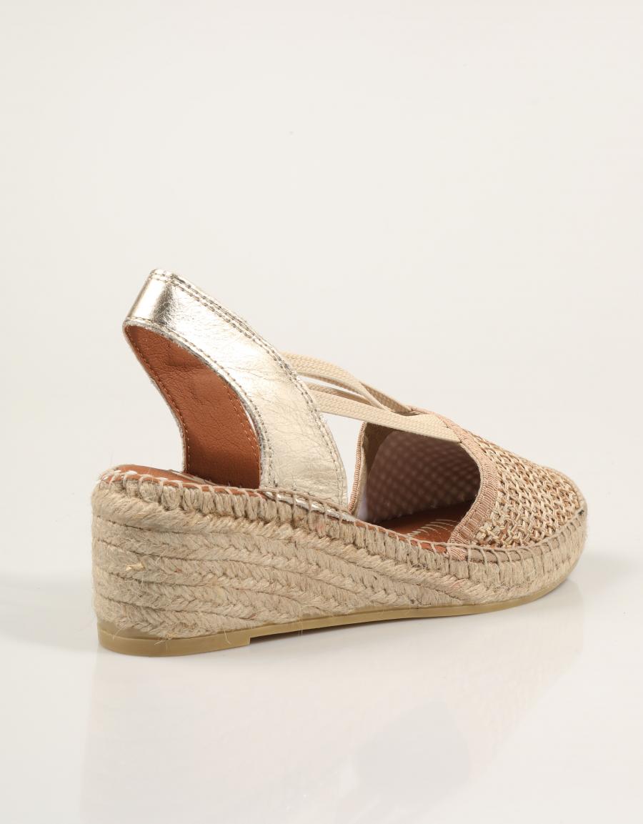 ALPARGATAS LUCIA VIGUERA VALENCIANA LEONOR ORO en color Beige