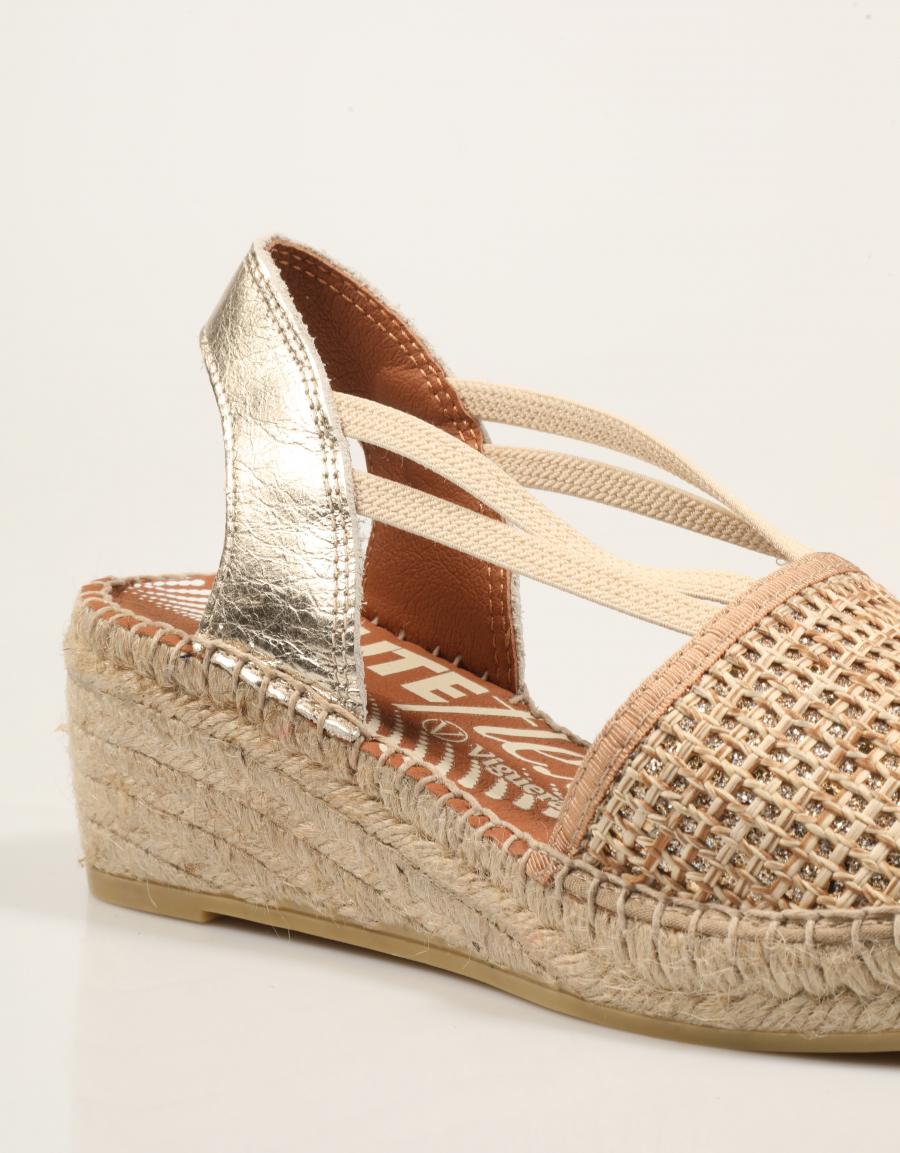ALPARGATAS LUCIA VIGUERA VALENCIANA LEONOR ORO en color Beige
