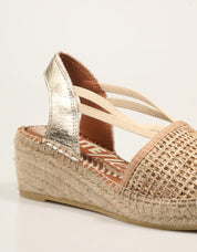 ALPARGATAS LUCIA VIGUERA VALENCIANA LEONOR ORO en color Beige