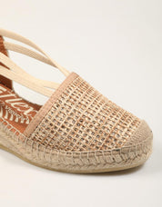 ALPARGATAS LUCIA VIGUERA VALENCIANA LEONOR ORO en color Beige
