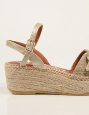 SANDALIAS LUCIA VIGUERA SANDALIA LOANA CAMELLO en color Beige
