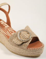 SANDALIAS LUCIA VIGUERA SANDALIA LOANA CAMELLO en color Beige