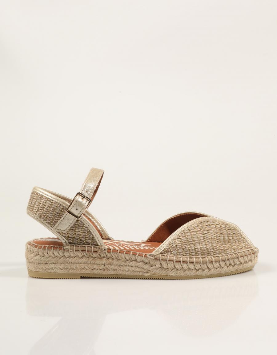 SANDALIAS LUCIA VIGUERA SANDALIA PLANA LOANA CAMELLO en color Beige