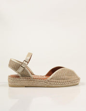 SANDALIAS LUCIA VIGUERA SANDALIA PLANA LOANA CAMELLO en color Beige